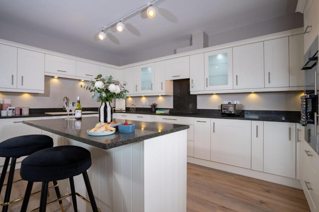 Brand New - Contemporary - 2 Bedroom - 2 Bathroom - Spacious Apartment - Lake Views Ambleside Eksteriør billede